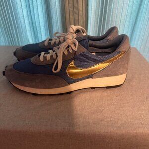 Nike Daybreak Type Men’s Size 11 BV7725-400 Blue Suede Mesh Gold Swoosh Sneakers